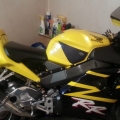 Back to an inline 4, and I can throw this around like the Gixer - love this bike :)
[I should point out the shite pig ear mirrors were the first things to go!!]